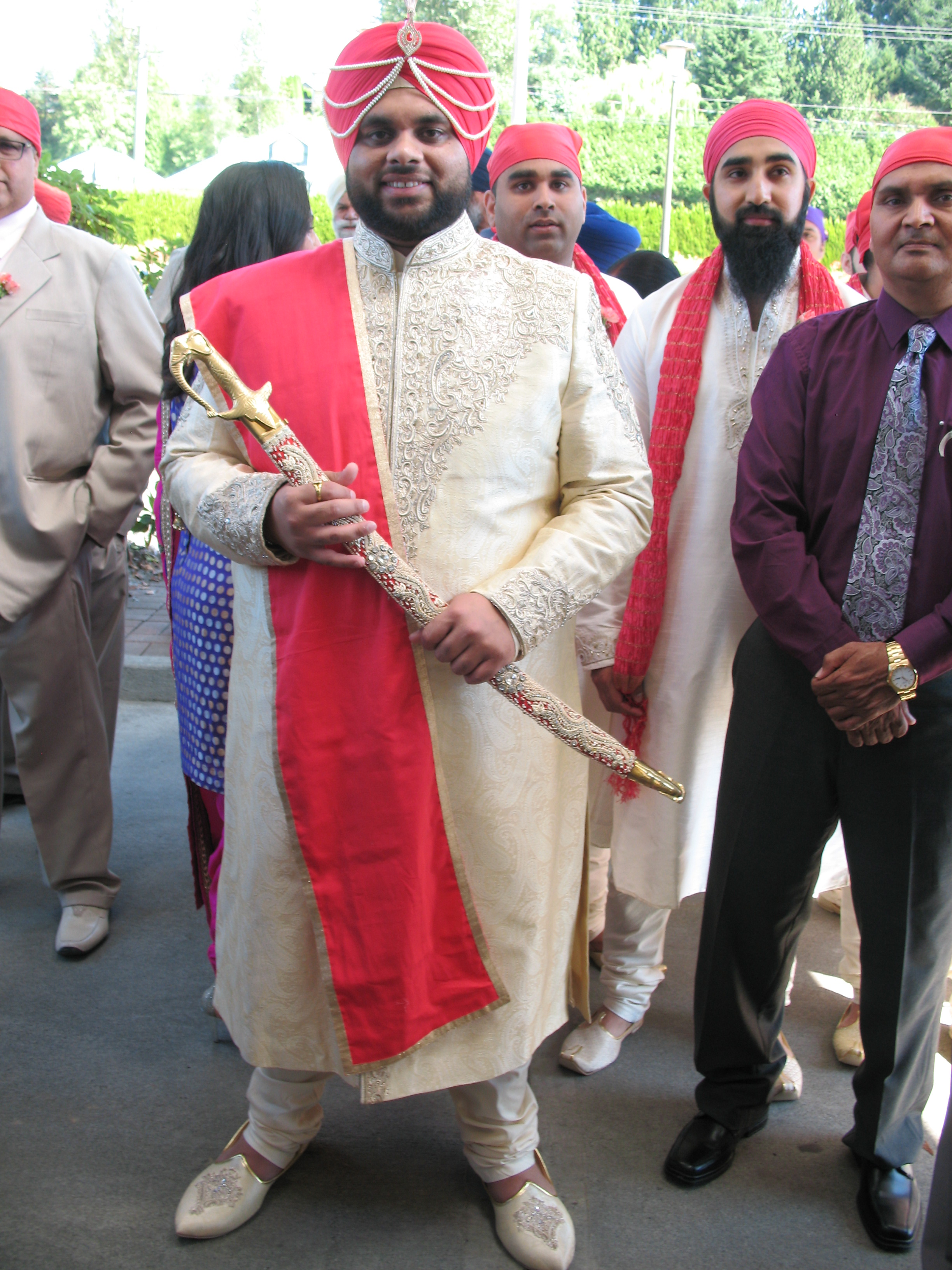 punjabi male wedding outfit